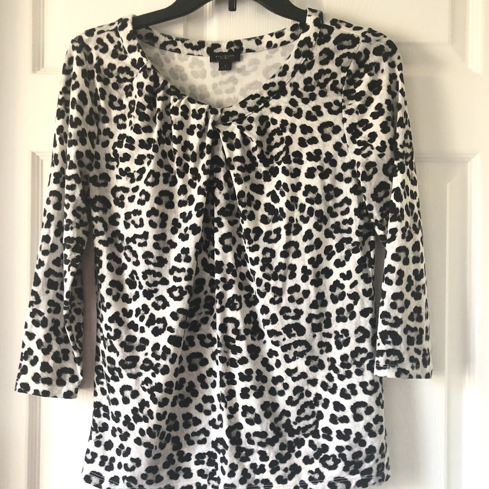 Ann Taylor Factory Top‎ Women's S Animal Snow Leopard Print Twist Neckline Knit